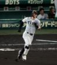 ８回、右越えに２ランを放ちベースを回る佐藤輝（撮影・山口登）