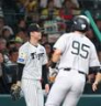 ８回、吉川に勝ち越し犠飛を許した及川（撮影・西田忠信）