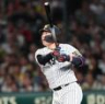 　６回、ソロを放つ大山（撮影・田中太一）