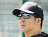 　練習を見守る藤川監督（撮影・山口登）