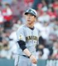 ８回、選手交代を告げた藤川監督（撮影・西田忠信）