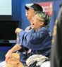 バンテリンドームのベンチで語らう藤川監督と松下さん＝２０２５年４月２９日