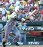 　５回、右前打を放つ近本（撮影・北村雅宏）