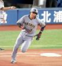 　４回、同点二塁打を放つ大山（撮影・金田祐二）