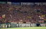 　優勝ペナントを手に場内を一周する阪神ナイン＝２５年９月７日