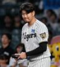 引退セレモニーであいさつする岩貞（撮影・田中太一）