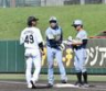 　５回、左前打で出塁する立石（中央）＝撮影・河西俊輔
