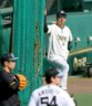 練習を見守る藤川監督（撮影・立川洋一郎）