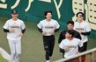 走り込む（左から）及川、工藤、木下ら（撮影・田中太一）