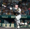 １回、佐野のバントを三塁に送球する梅野（撮影・西田忠信）