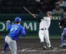 １回、右前打を放つ中野（投手・片山）＝撮影・山口登