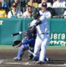 １回、左前に同点適時打を放つ大山（捕手・古市）＝撮影・山口登