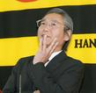 　佐藤輝のポスティング移籍を容認し、会見する嶌村球団本部長（撮影・西田忠信）