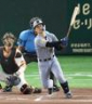 　８月１３日巨人戦の６回、逆転２ランを放つ坂本