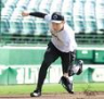 　軽快に守備練習をする神宮（撮影・西田忠信）